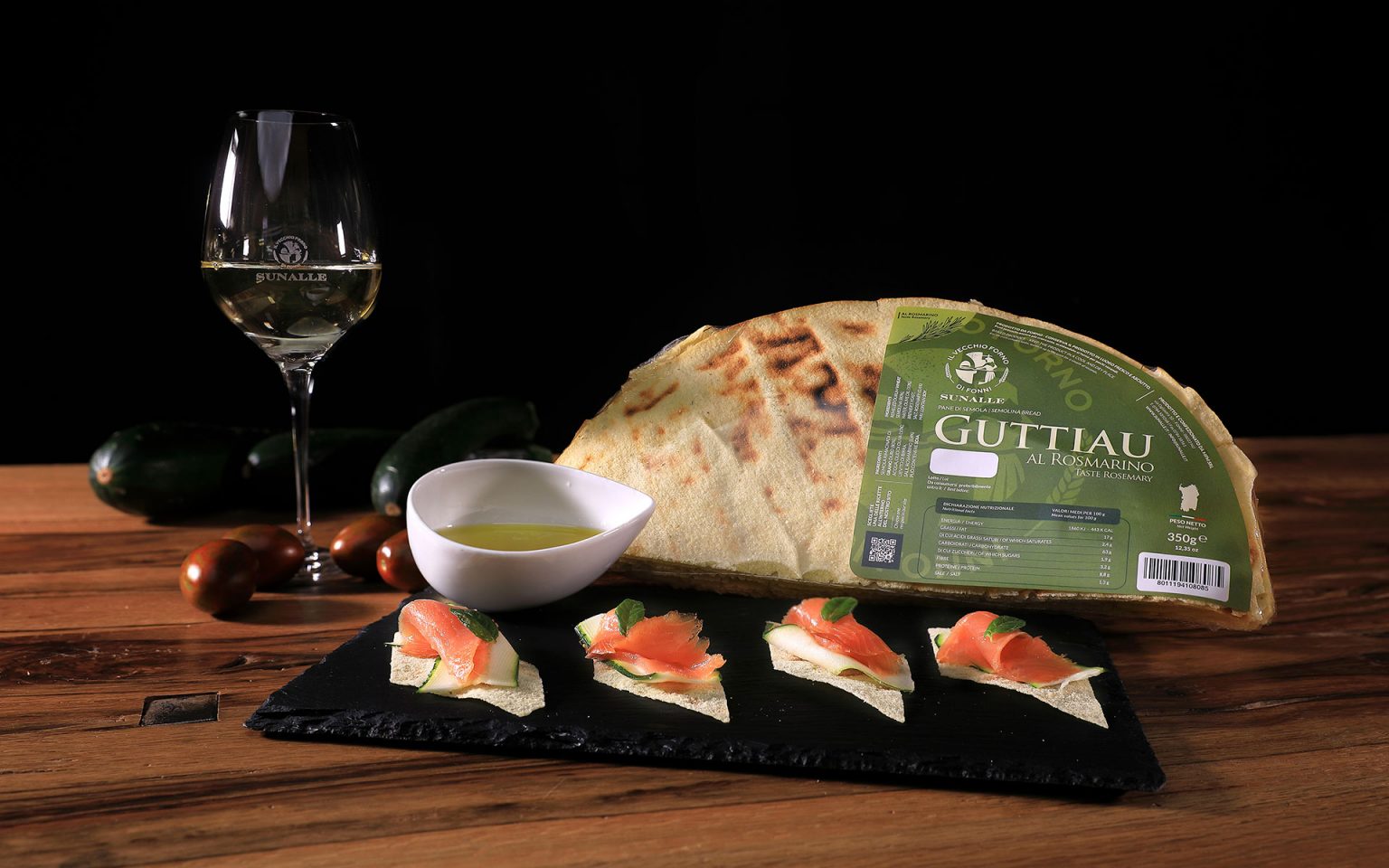crostini z pane guttiau z rozmarynem i łososiem